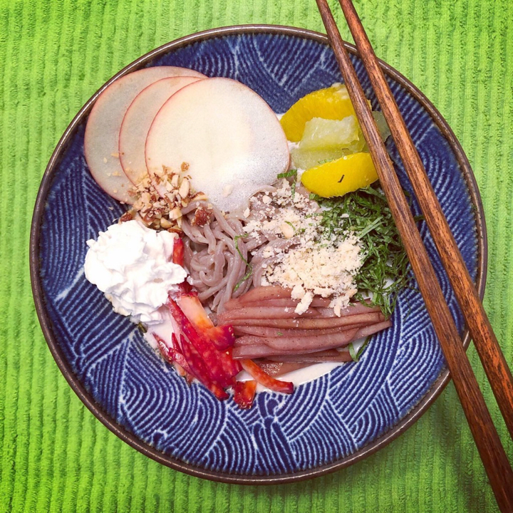 Dessert ramen: chocolate noodles, coffee broth, marshmallow...